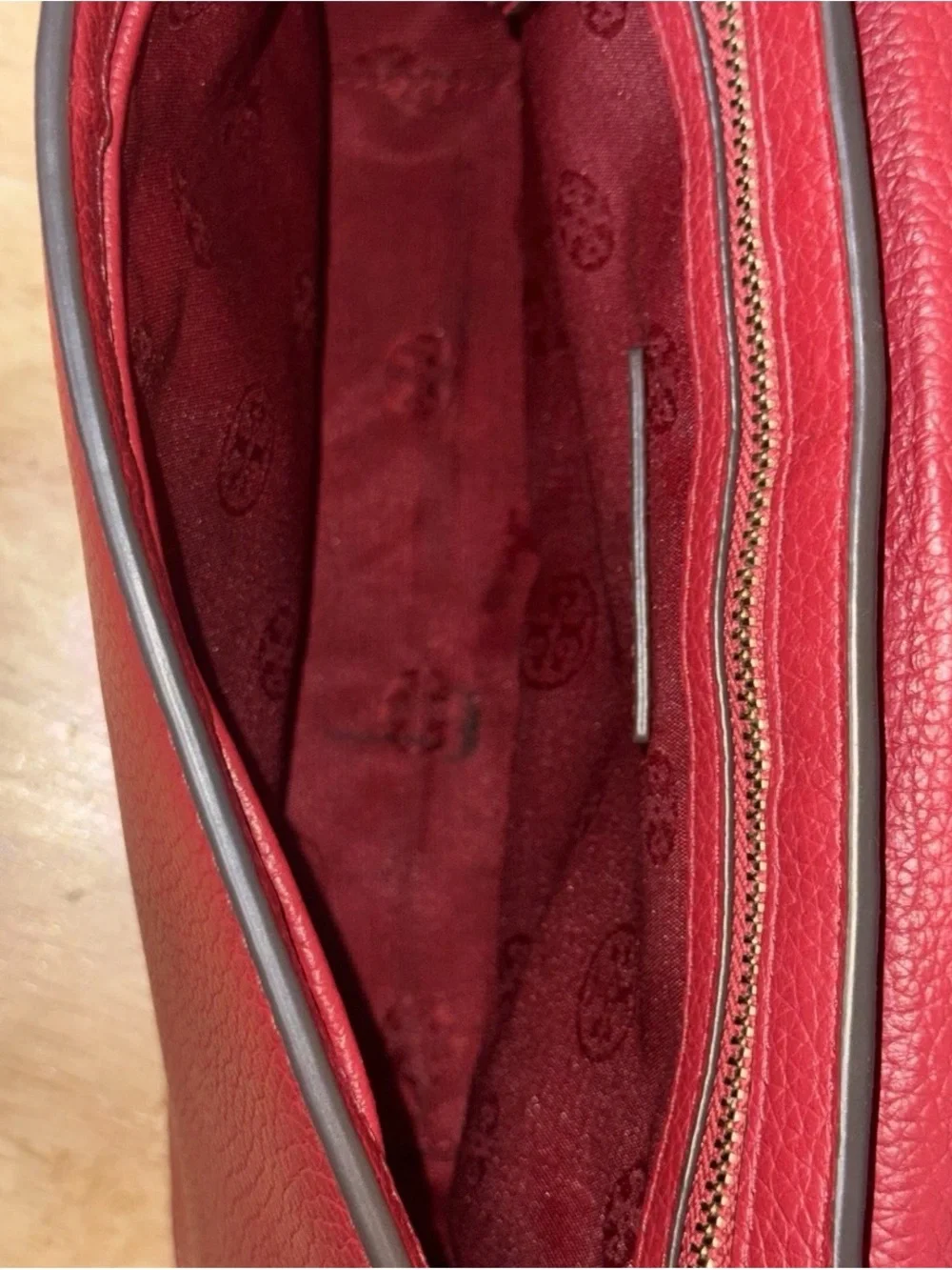 Tory Burch Red Shoulder Bag Gold Chain Strap Magnetic Snap Closure